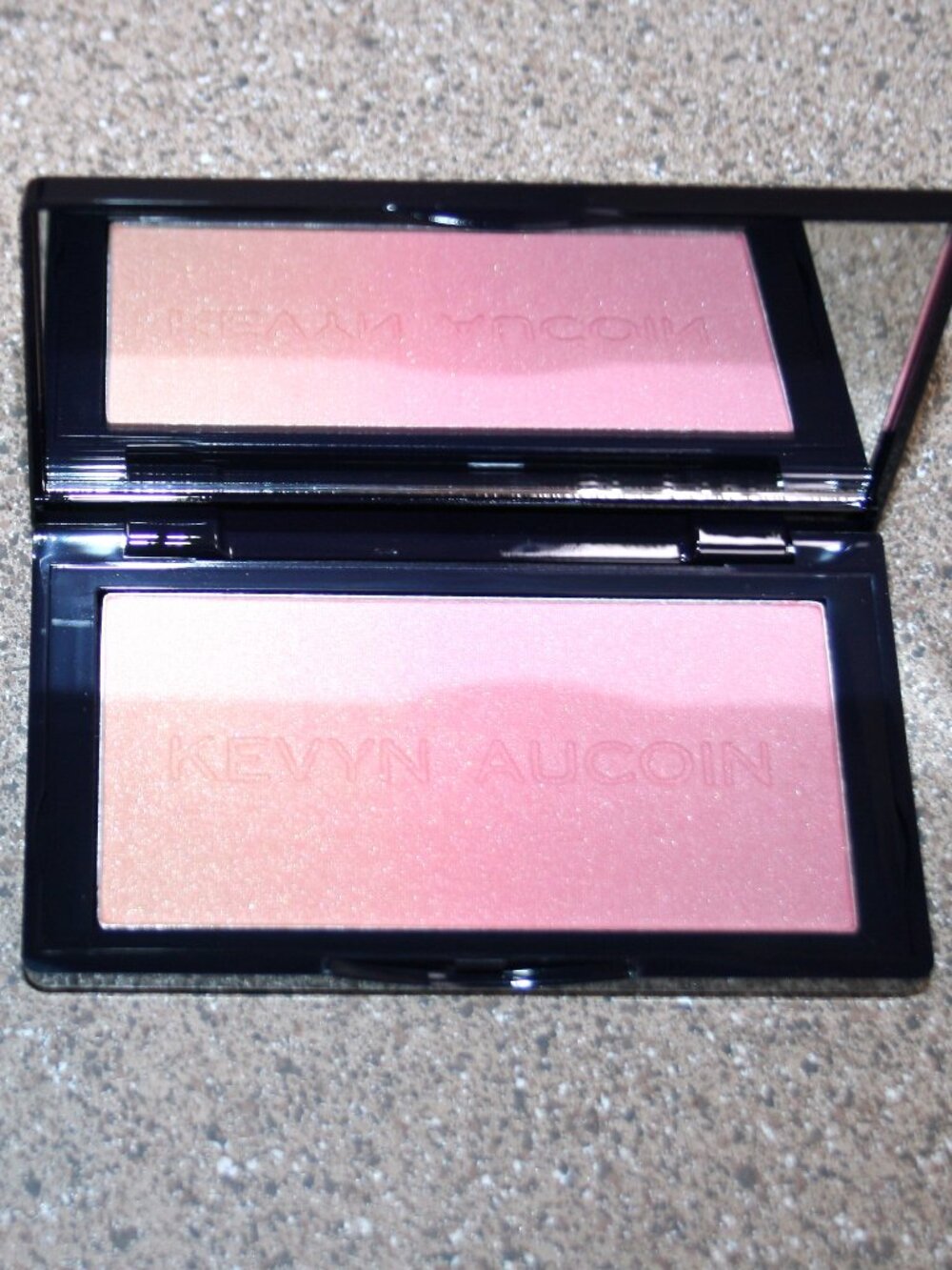 Kevyn Aucoin The Neo-blush in ROSE CLIFF  68g / 0.2oz Full Size Blush palette